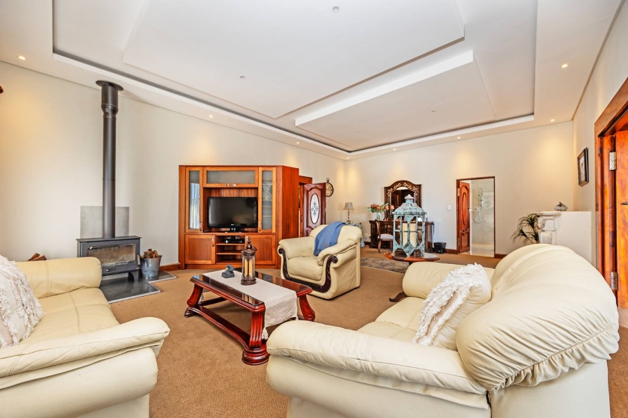 8 Bedroom Property for Sale in Baronetcy Estate Western Cape